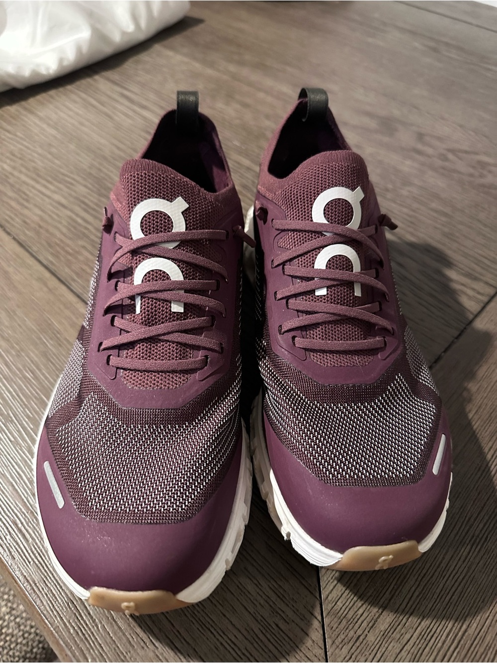On Clouds Women's Burgundy and White Cloud Versa Sneakers - Picture 4 of 7
